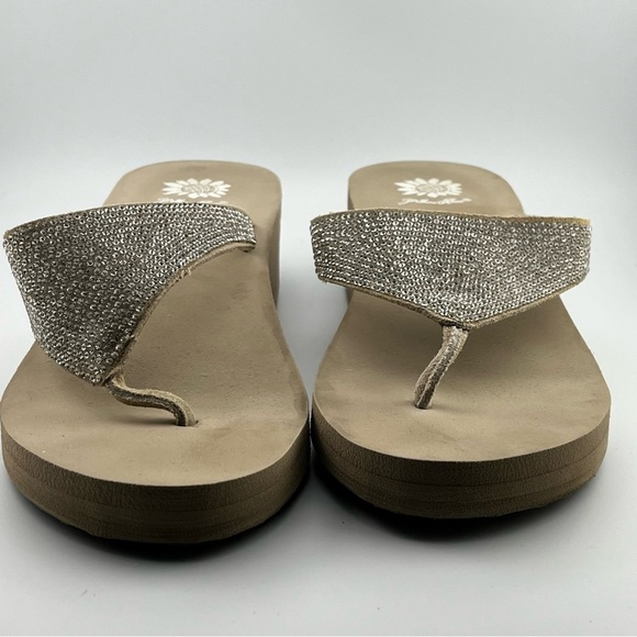 Yellow Box Women's Size 9 Brown/Tan Rhinestones Silver Wedge Sandals Flipflops - Picture 5 of 8